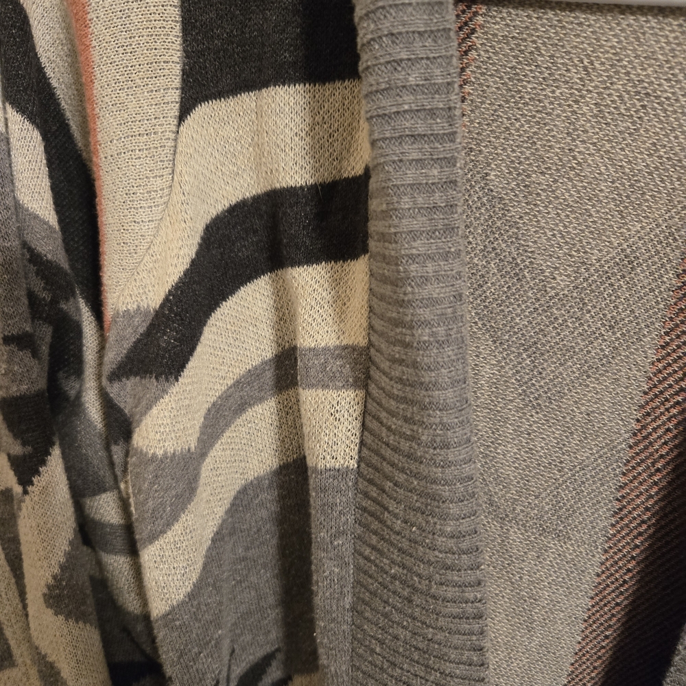 Pink Republic Multicolor Patterned Cardigan - Picture 3 of 3
